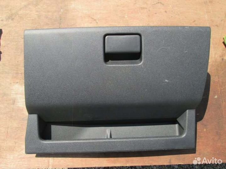 Бардачок Toyota Ist NCP65 1NZ-FE 2004/5