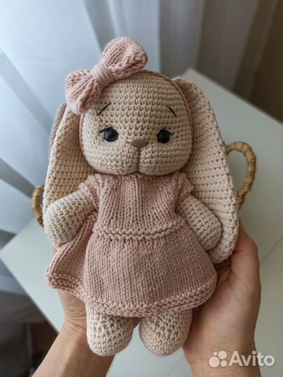 Вязанные игрушки зайка