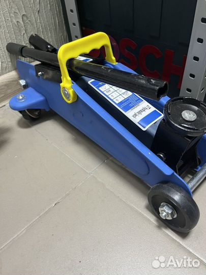 Домкрат подкатной 2 тонны