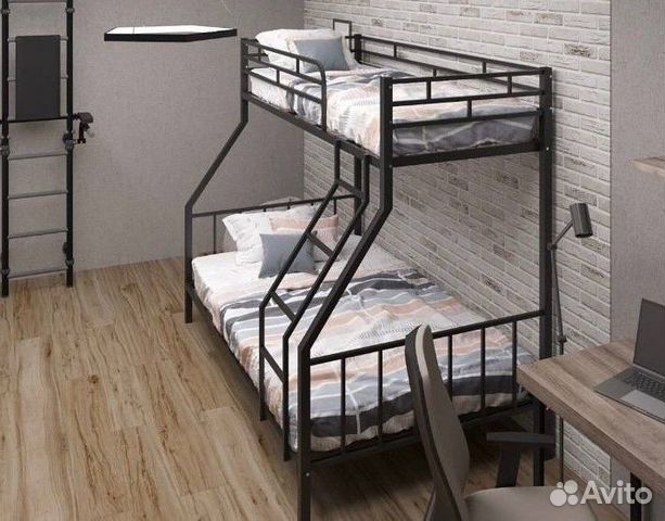 Двухъярусная кровать из металлическая