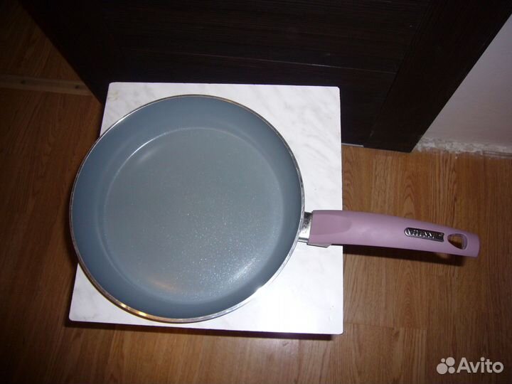 Сковорода большая новая