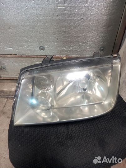 Фара передняя левая на Фольксваген Бора