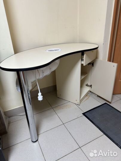 Маникюрный стол с вытяжкой бу