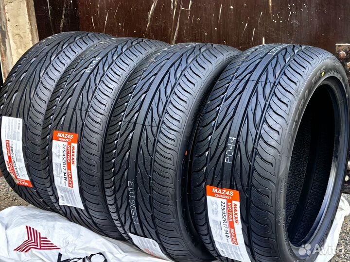 Maxxis MA-Z4S Victra 225/45 R17