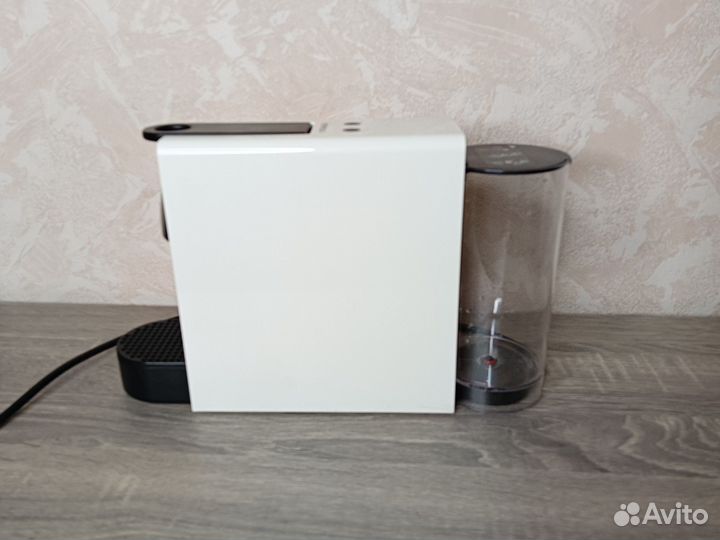 Капсульная кофемашина Nespresso essenza mini c30