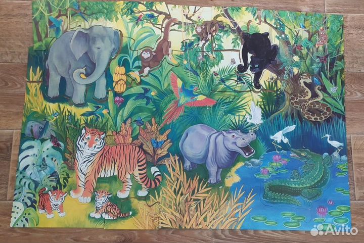 Пакетом игрушки для девочки