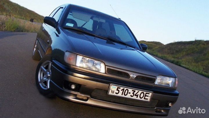 Решетка радиатора Nissan Sunny 1990-1995