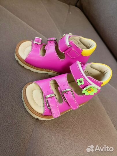 Босоножки для девочки новые 19