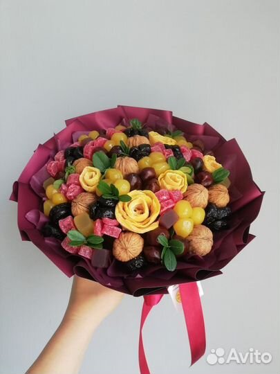 Букет из бабочек, сухофруктов, атласной ленты и тд