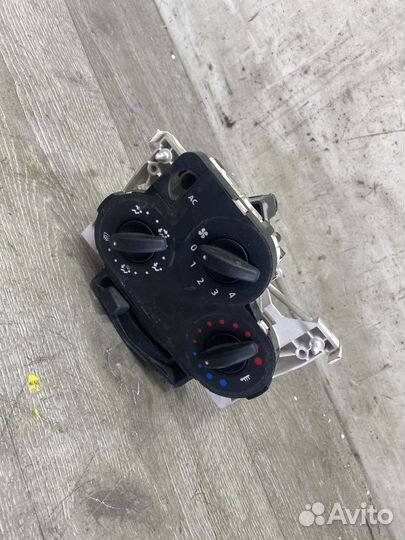 Блок управления отопителем Renault Logan