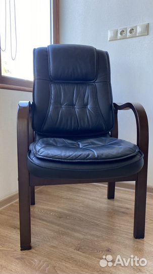 Кожанное кресло