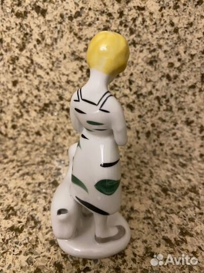 Статуэтка фарфор