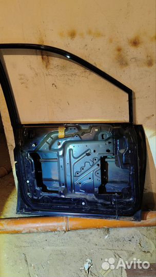 Дверь на dodge caravan