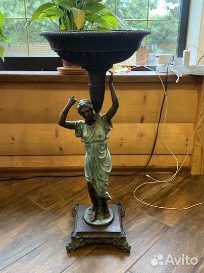Статуя девушка бронза