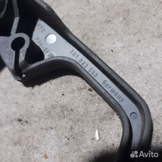 Ручка троса капота Ауди А4Б5 Фольксваген Пассат Б5