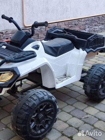 Детский квадроцикл на аккумуляторе