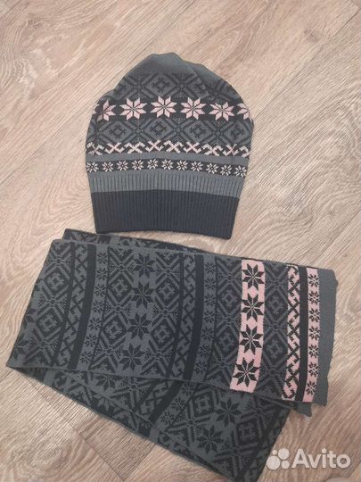 Шапочка для девочки с шарфом весна