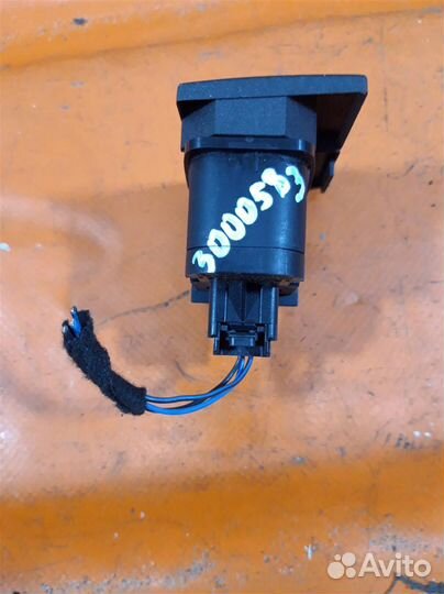 Кнопка открывания багажника Ford Mondeo III (2000