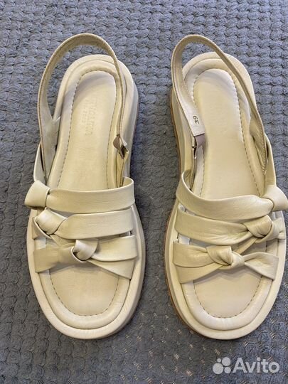 Новые кожаные босоножки