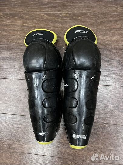 Хоккейная щитки детские