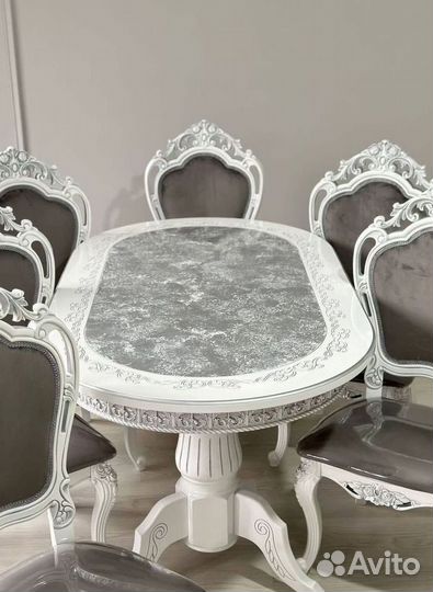 Стол кухонный и стулья