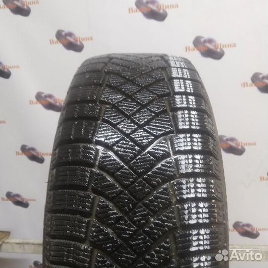 Pirelli Ice Zero FR 215/55 R16