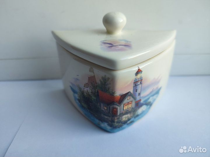 Шкатулка фарфоровая