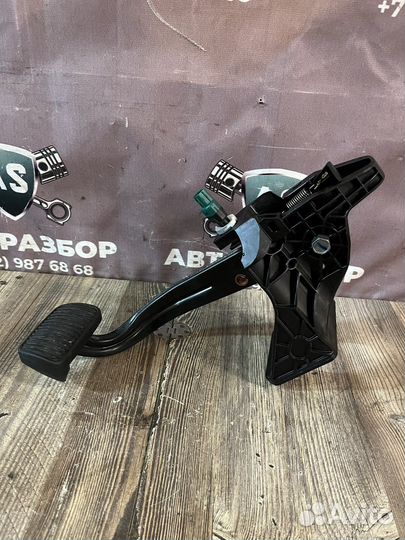 Kia stinger педаль тормоза