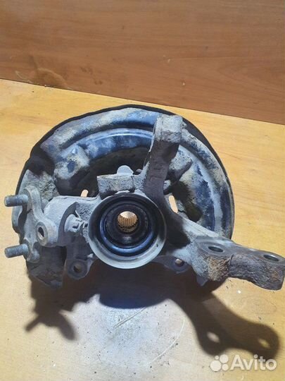 Поворотный кулак передний левый Toyota Corona