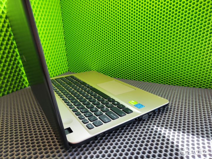 Мощный Ноутбук Асус 256ssd/W10pro/держит зар