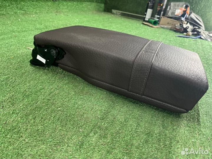 Подлокотник Mercedes-Benz A-Class