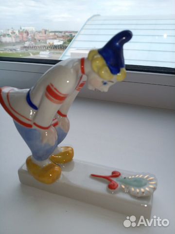 Статуэтка фарфоровая