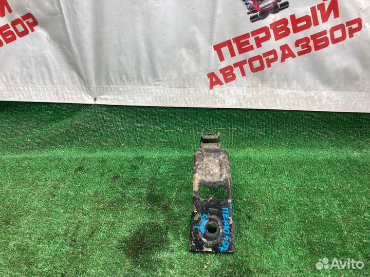 Кронштейн крепления передний Peugeot 407 седан