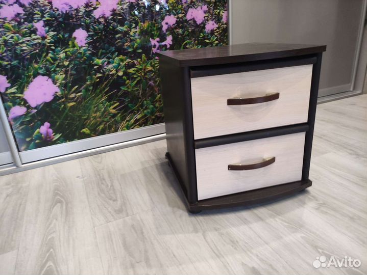 Тумба прикроватная