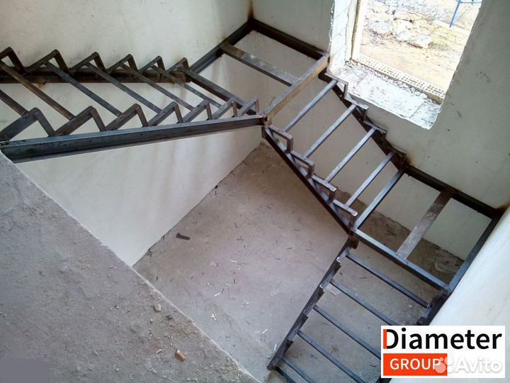 Просторная лестница от завода
