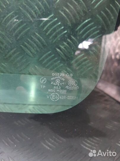 Стекло кузовное заднее правое Mazda Mpv LW AJ 2004