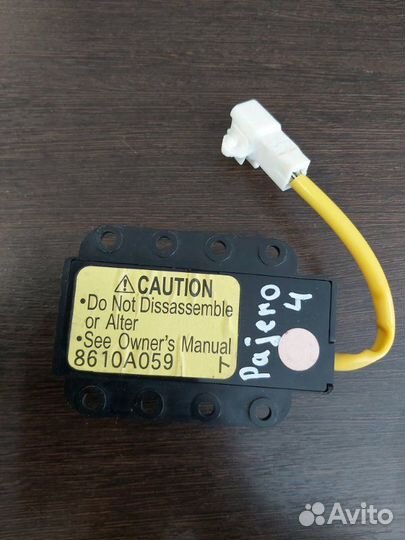 Блок включения/отключения SRS Mitsubishi Pajero 4