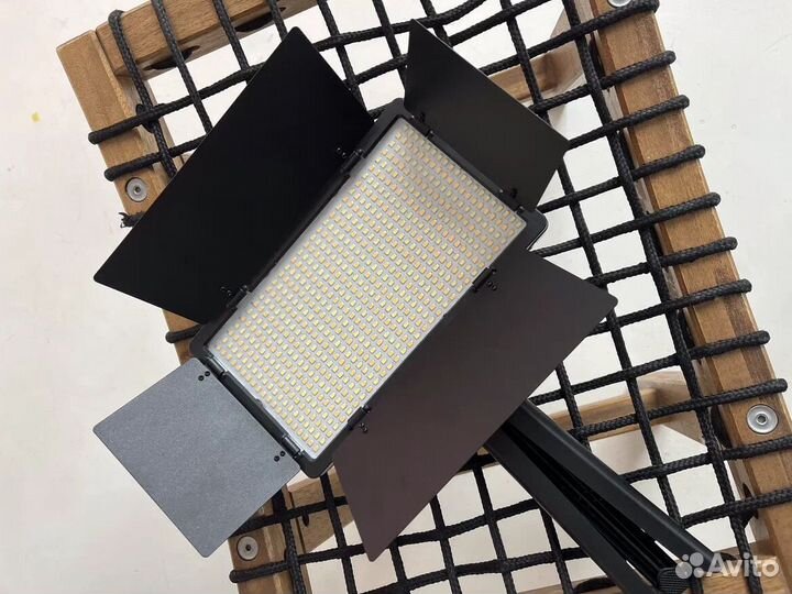 Видеосвет 600