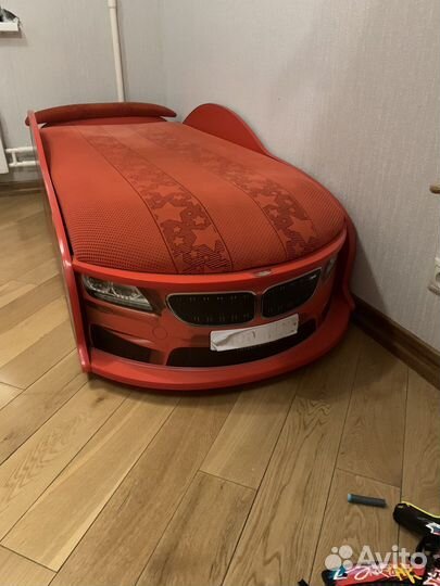 Детская кровать машина