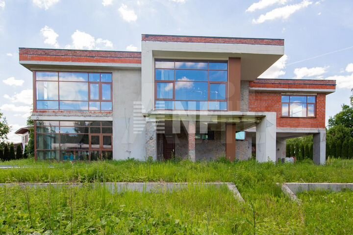 Дом 1000 м² на участке 24 сот.