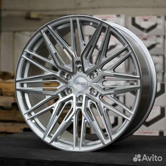 Кованые диски R22 на Genesis GV80