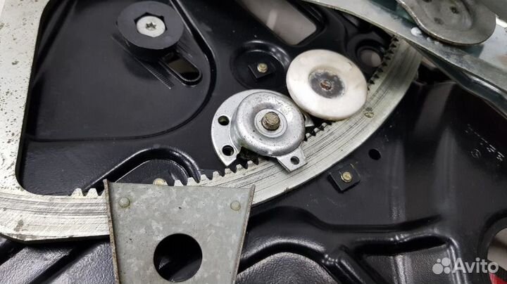 Стекло подъемник правый на Mercedes-Benz W140 CL