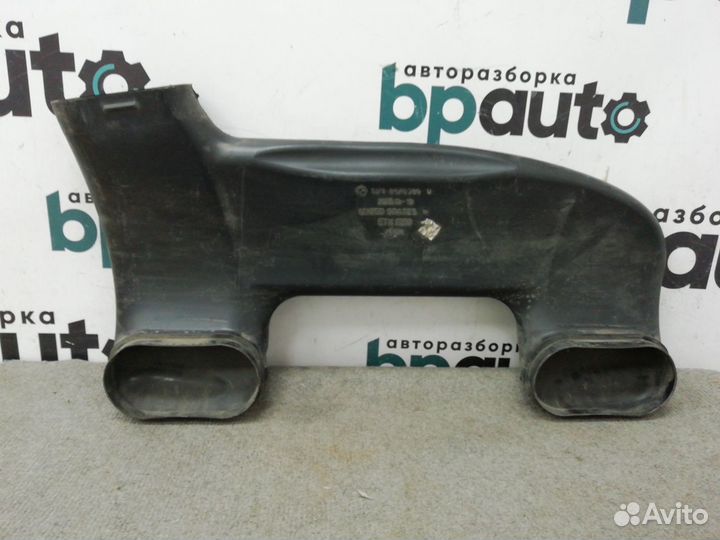 Воздухозаборник 13718570289 BMW