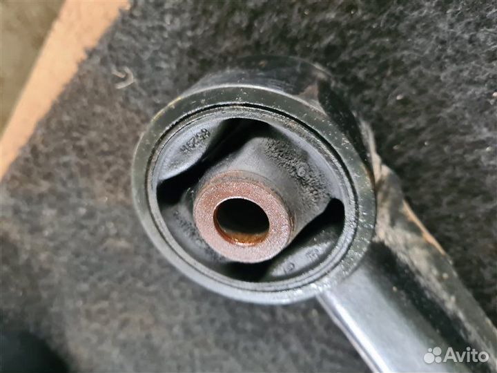 Рычаг подвески нижний задний Toyota Rav 4 2010