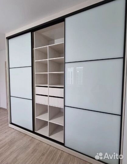 Современный шкаф