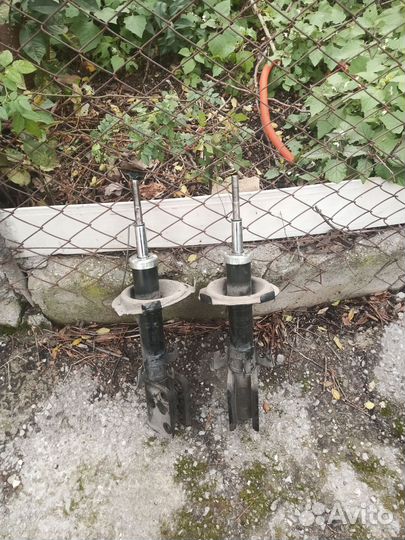 Стойки передние mercedes vito 638