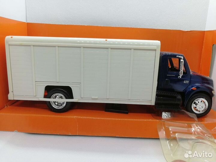 Модель international 4200i 1/43