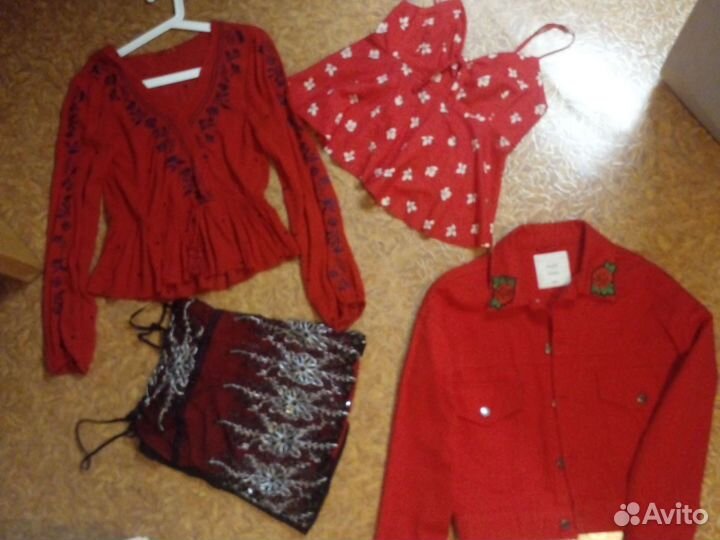 Красные вещи женские