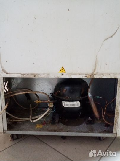 Морозильный ларь с глухой крышкой бу