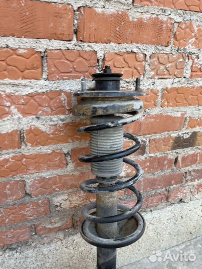 Амортизатор в сборе со ступицей honda Hr-v